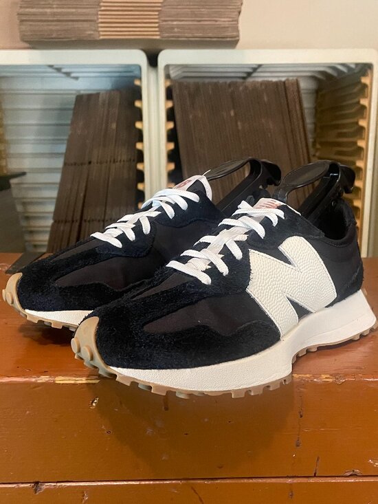 New Balance Shoes - NEW BALANCE 327 Women’s Size 9 B Black Suede Athletic Sneakers Shoes WS327BL